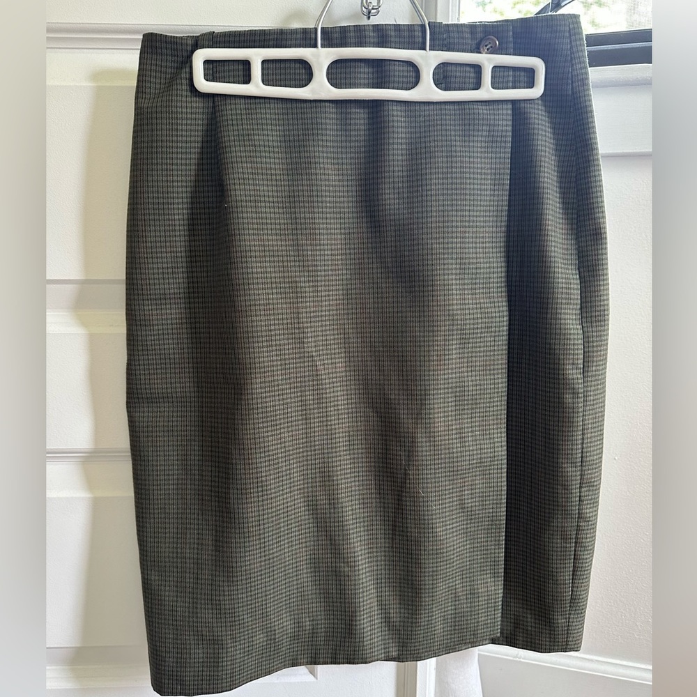 Lauren Matthews | vintage plaid green skirt